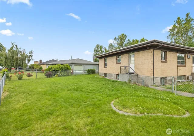 Photo 2 of Multi family home for sale at 1304 W Hopkins St, Pasco, WA 99301 | MLS# NWM2576823 | Listing updated on 2026-09-25