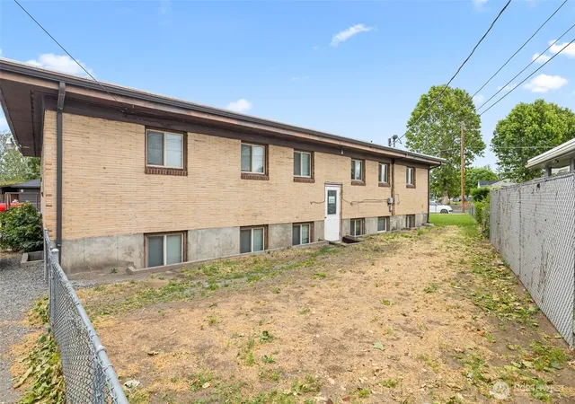 Photo 4 of Multi family home for sale at 1304 W Hopkins St, Pasco, WA 99301 | MLS# NWM2576823 | Listing updated on 2026-09-25