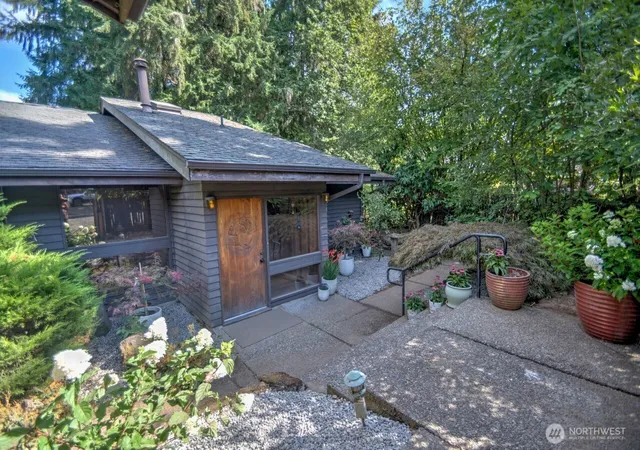 Photo 1 of Single family home for sale at 5016 Brassfield Rd Se, Olympia, WA 98501 | MLS# NWM2576856 | Listing updated on 2026-09-23