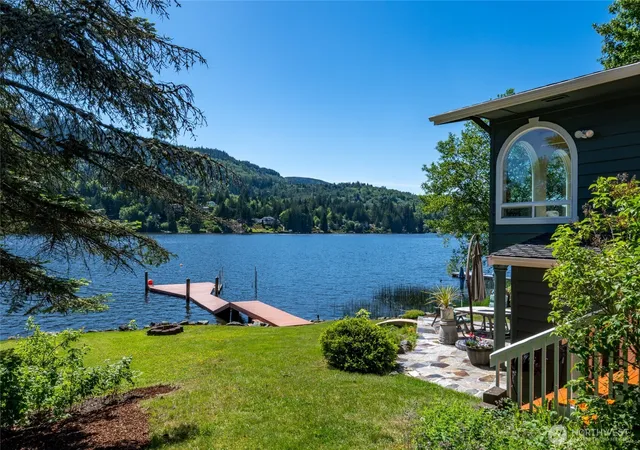 Photo 3 of Sale Pending at 18452 S W View Rd, Mount Vernon, WA 98274 | MLS# NWM2576862 | Listing updated on 2026-09-30