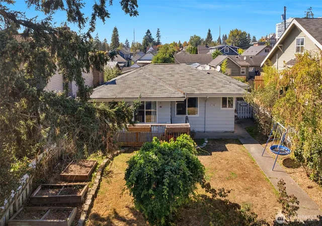 Photo 2 of Single family home for sale at 1516 Rainier Ave, Everett, WA 98201 | MLS# NWM2576865 | Listing updated on 2026-09-19