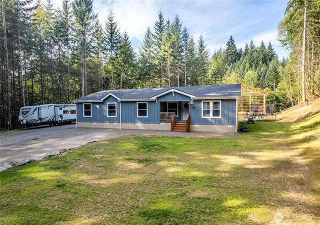 Photo 2 of Sale Pending at 301 Eufaula Hts Rd, Longview, WA 98632 | MLS# NWM2576876 | Listing updated on 2026-09-06