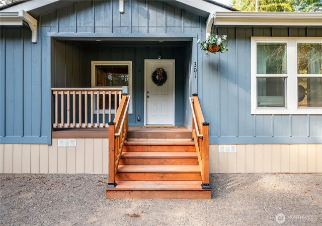 Photo 3 of Sale Pending at 301 Eufaula Hts Rd, Longview, WA 98632 | MLS# NWM2576876 | Listing updated on 2026-09-06