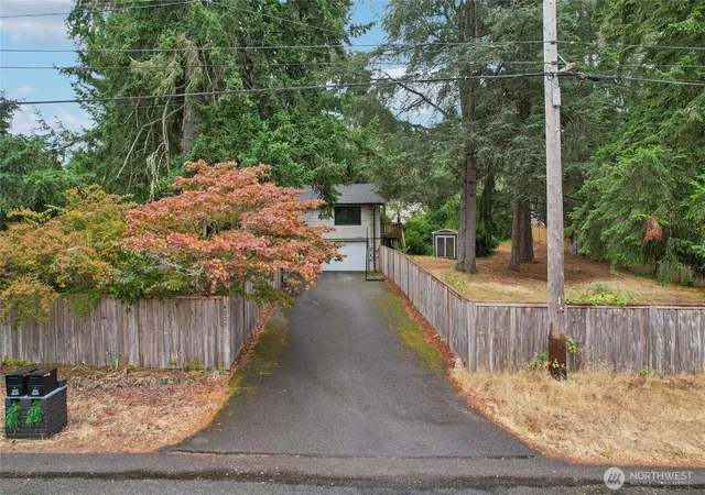 Photo 2 of Sale Pending at 4223 Robin Rd W, University Place, WA 98466 | MLS# NWM2576887 | Listing updated on 2026-09-25