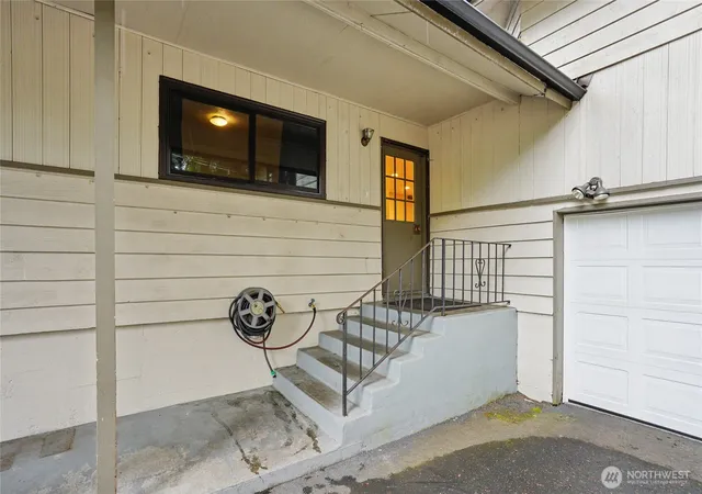 Photo 3 of Sale Pending at 4223 Robin Rd W, University Place, WA 98466 | MLS# NWM2576887 | Listing updated on 2026-09-25