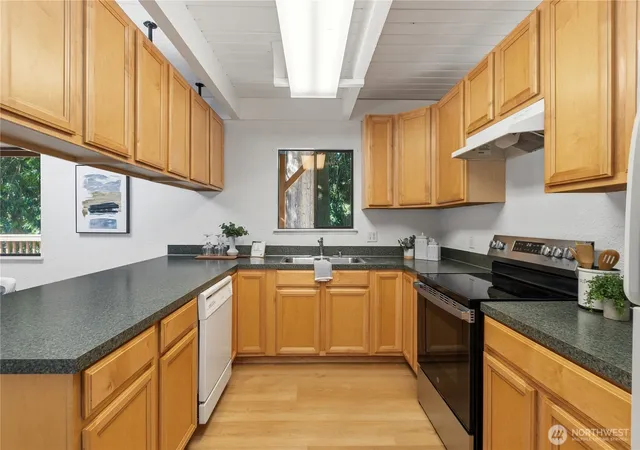 Photo 3 of Single family home for sale at 6 Swallow Cir, Bellingham, WA 98229 | MLS# NWM2576892 | Listing updated on 2026-09-26