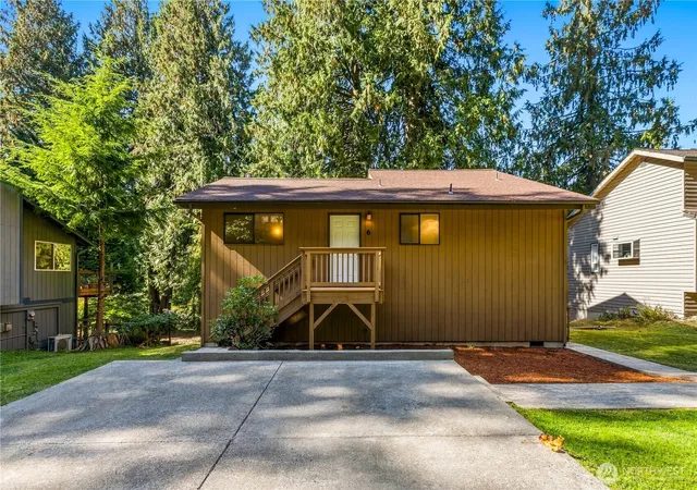 Photo 4 of Single family home for sale at 6 Swallow Cir, Bellingham, WA 98229 | MLS# NWM2576892 | Listing updated on 2026-09-26