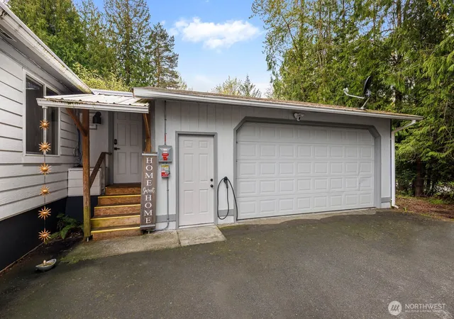 Photo 3 of Sale Pending at 18405 Se 162nd Street, Renton, WA 98058 | MLS# NWM2576895 | Listing updated on 2026-09-28
