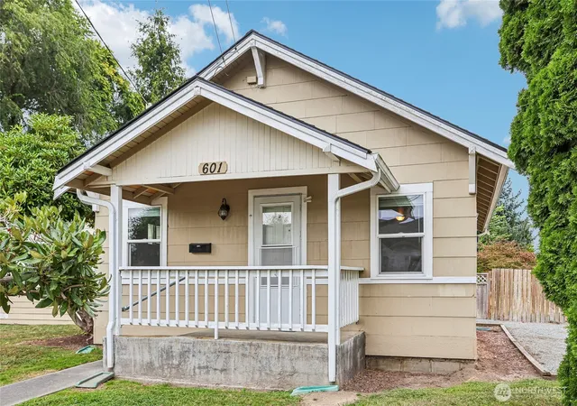 Multi family home for sale at 601 W Hazel St, Mount Vernon, WA 98273 | MLS# NWM2576897
