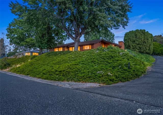 Photo 1 of Sale Pending at 110 View Ridge Cir, Wenatchee, WA 98801 | MLS# NWM2576920 | Listing updated on 2026-09-25