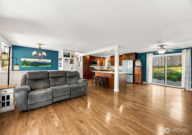 Photo 3 of Single family home for sale at 810 19th Avenue Se, Puyallup, WA 98372 | MLS# NWM2576942 | Listing updated on 2026-09-26