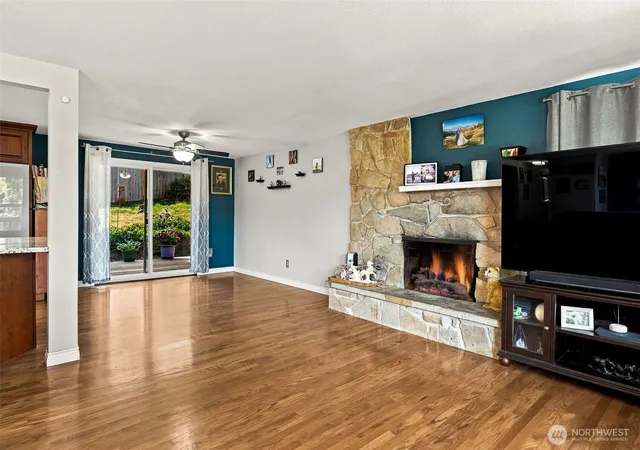 Photo 3 of Single family home for sale at 810 19th Avenue SE, Puyallup, WA 98372 | MLS# NWM2576942 | Listing updated on 2026-09-26