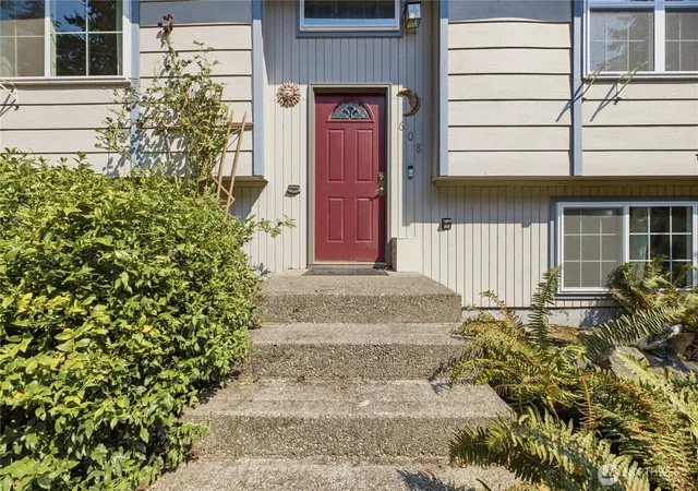 Photo 3 of Single family home for sale at 608 School St Se, Lacey, WA 98503 | MLS# NWM2576964 | Listing updated on 2026-09-25