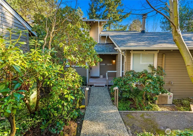 Photo 3 of Townhouse for sale at 1218 101st Place Ne, Bellevue, WA 98004 | MLS# NWM2576978 | Listing updated on 2026-09-25