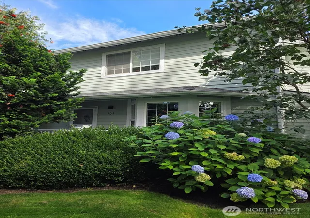 Photo 2 of Condo for sale at 405 Spencer Ln, La Conner, WA 98257 | MLS# NWM2576980 | Listing updated on 2026-09-23