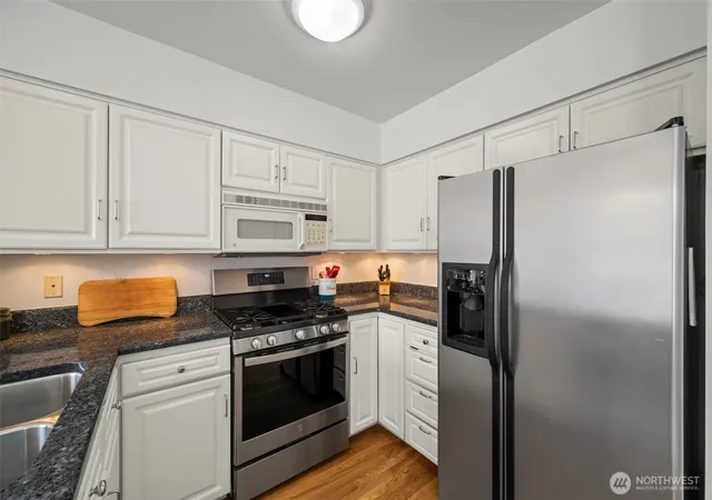 Photo 4 of Townhouse for sale at 5243 40th Avenue NE, Seattle, WA 98105 | MLS# NWM2577010 | Listing updated on 2026-09-21