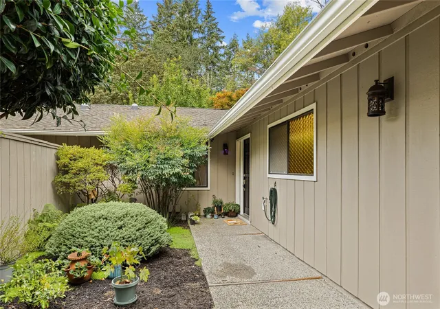 Photo 2 of Townhouse for sale at 8126 70th Avenue Ct Sw, Lakewood, WA 98499 | MLS# NWM2577013 | Listing updated on 2026-09-25