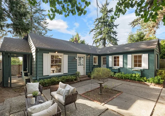 Photo 1 of Single family home for sale at 3226 30th Avenue W, Seattle, WA 98199 | MLS# NWM2577016 | Listing updated on 2026-10-01