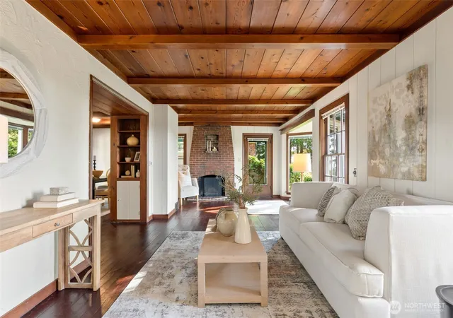 Photo 4 of Single family home for sale at 3226 30th Avenue W, Seattle, WA 98199 | MLS# NWM2577016 | Listing updated on 2026-10-01