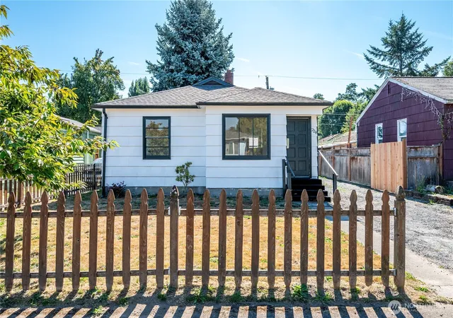 Photo 1 of Single family home for sale at 224 28th Avenue, Longview, WA 98632 | MLS# NWM2577017 | Listing updated on 2026-09-25