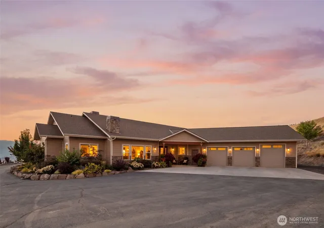 Photo 1 of Single family home for sale at 25 Sageland Rd, East Wenatchee, WA 98802 | MLS# NWM2577061 | Listing updated on 2026-09-24