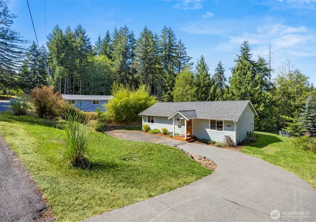 Photo 1 of Single family home for sale at 231 E Snowcap Dr, Belfair, WA 98528 | MLS# NWM2577062 | Listing updated on 2026-09-28