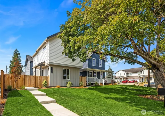 Photo 1 of Single family home for sale at 2402 Cleveland Ave #C, Everett, WA 98201 | MLS# NWM2577077 | Listing updated on 2026-10-01