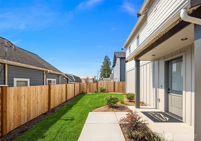 Photo 4 of Single family home for sale at 2402 Cleveland Ave #C, Everett, WA 98201 | MLS# NWM2577077 | Listing updated on 2026-10-01