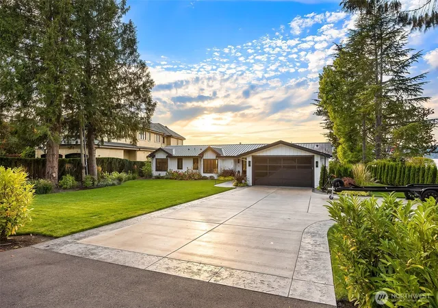 Photo 2 of Sale Pending at 247 E Lake Sammamish Pkwy Se, Sammamish, WA 98074 | MLS# NWM2577101 | Listing updated on 2026-09-22