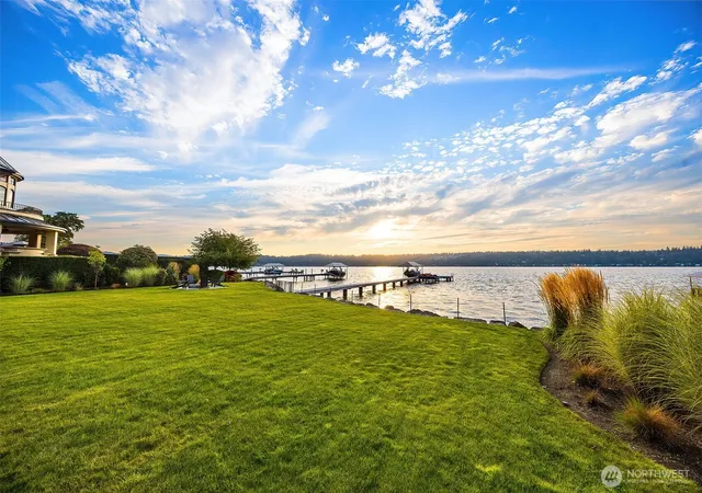 Photo 3 of Sale Pending at 247 E Lake Sammamish Pkwy Se, Sammamish, WA 98074 | MLS# NWM2577101 | Listing updated on 2026-09-22