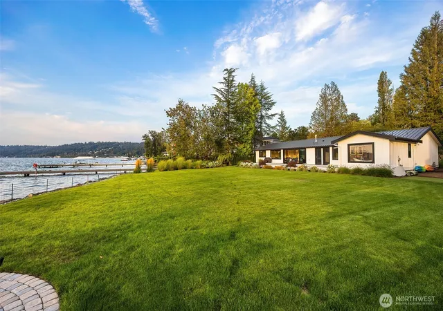 Photo 4 of Sale Pending at 247 E Lake Sammamish Pkwy SE, Sammamish, WA 98074 | MLS# NWM2577101 | Listing updated on 2026-09-22