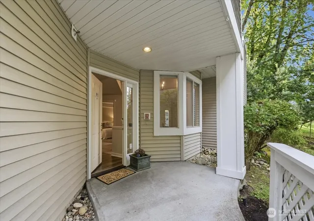Photo 3 of Townhouse for sale at 16015 67th Lane NE #1, Kenmore, WA 98028 | MLS# NWM2577105 | Listing updated on 2026-10-01