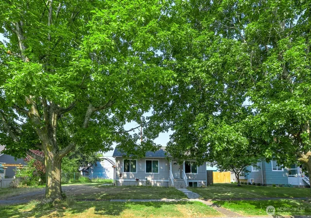 Photo 2 of Single family home for sale at 2326 Mcdougall Ave, Everett, WA 98201 | MLS# NWM2577108 | Listing updated on 2026-09-25