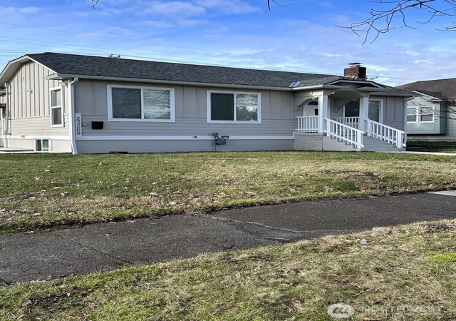 Photo 3 of Single family home for sale at 2326 Mcdougall Ave, Everett, WA 98201 | MLS# NWM2577108 | Listing updated on 2026-09-25
