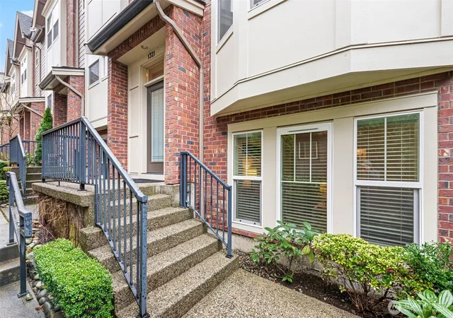 Photo 2 of Townhouse for sale at 1321 Greenwish Walk Ne, Issaquah, WA 98029 | MLS# NWM2577117 | Listing updated on 2026-09-25