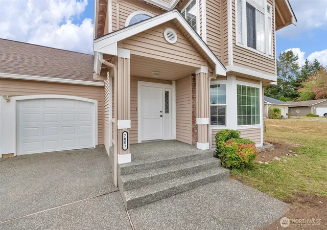 Photo 3 of Sale Pending at 7001 62nd Place Ne, Marysville, WA 98270 | MLS# NWM2577123 | Listing updated on 2026-10-01