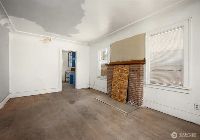 Photo 3 of Single family home for sale at 945 N 103rd Street, Seattle, WA 98133 | MLS# NWM2577127 | Listing updated on 2026-09-25