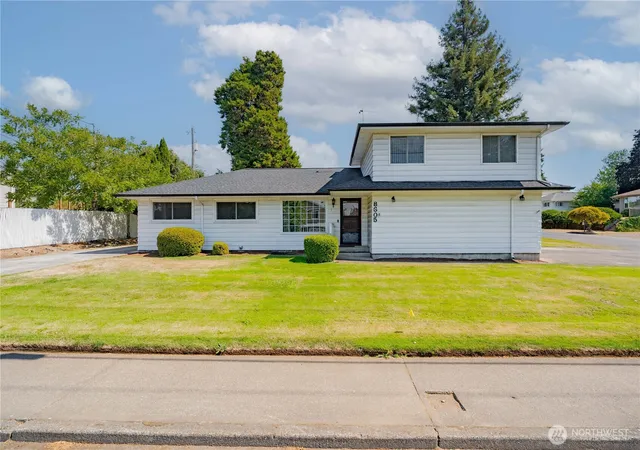 Single family home for sale at 8605 NW 9th Avenue, Vancouver, WA 98665 | MLS# NWM2577128