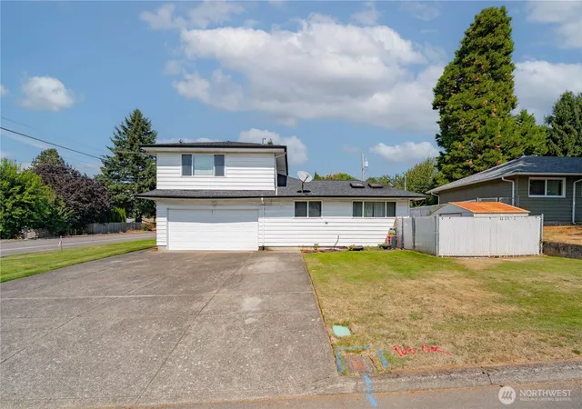 Photo 2 of Single family home for sale at 8605 Nw 9th Avenue, Vancouver, WA 98665 | MLS# NWM2577128 | Listing updated on 2026-09-25
