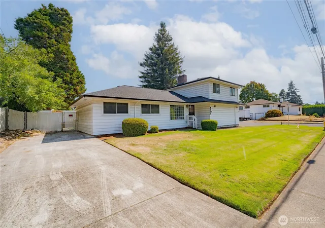 Photo 3 of Single family home for sale at 8605 Nw 9th Avenue, Vancouver, WA 98665 | MLS# NWM2577128 | Listing updated on 2026-09-25