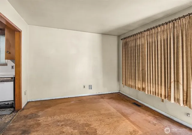 Photo 3 of Single family home for sale at 941 N 103rd Street, Seattle, WA 98133 | MLS# NWM2577135 | Listing updated on 2026-09-25
