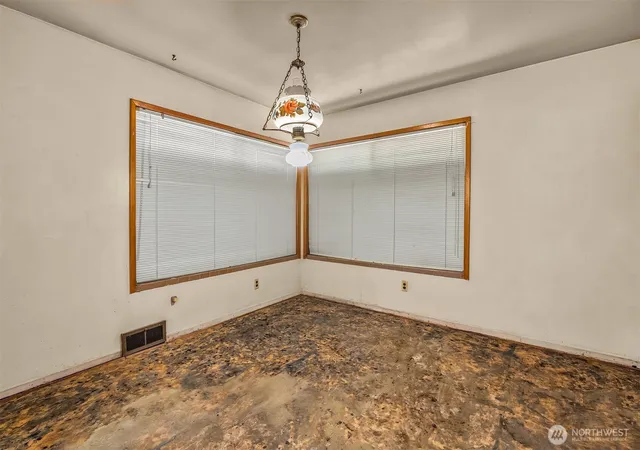 Photo 3 of Single family home for sale at 941 N 103rd Street, Seattle, WA 98133 | MLS# NWM2577135 | Listing updated on 2026-09-25
