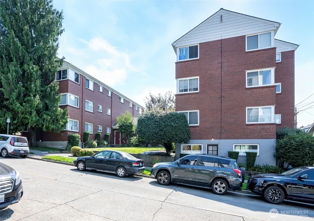 Photo 3 of Sale Pending at 4405 SW Alaska St #304, Seattle, WA 98116 | MLS# NWM2577142 | Listing updated on 2026-09-29