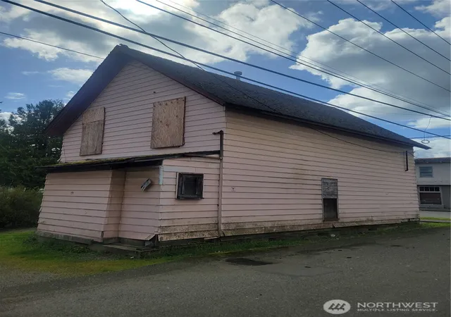 Photo 2 of Single family home for sale at 218 S 2nd Street, Shelton, WA 98584 | MLS# NWM2577144 | Listing updated on 2026-09-25