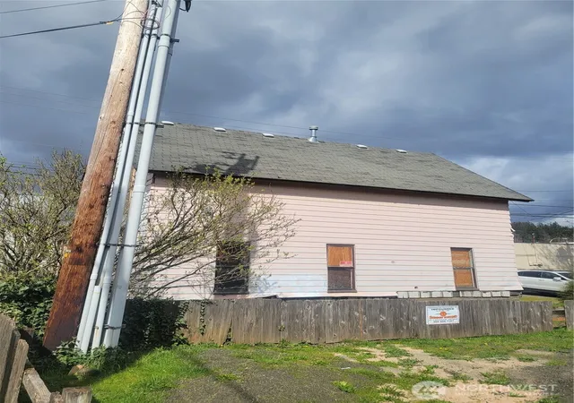 Photo 3 of Single family home for sale at 218 S 2nd Street, Shelton, WA 98584 | MLS# NWM2577144 | Listing updated on 2026-09-25