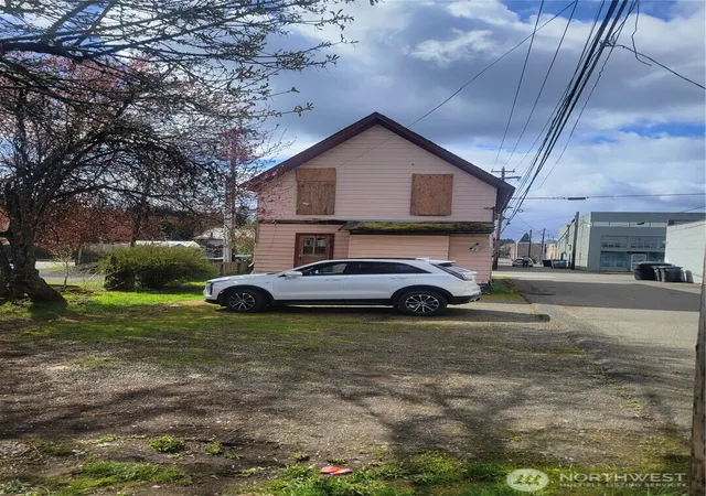 Photo 3 of Single family home for sale at 218 S 2nd Street, Shelton, WA 98584 | MLS# NWM2577144 | Listing updated on 2026-09-25