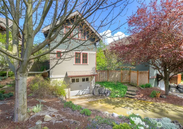 Photo 2 of Sale Pending at 44 Bright Water Ln, Eastsound, WA 98245 | MLS# NWM2577148 | Listing updated on 2026-09-23