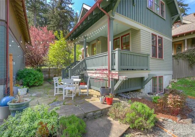 Photo 4 of Sale Pending at 44 Bright Water Ln, Eastsound, WA 98245 | MLS# NWM2577148 | Listing updated on 2026-09-23
