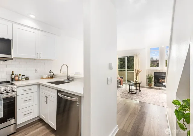 Photo 3 of Townhouse for sale at 10237 Se 3rd Street #5, Bellevue, WA 98004 | MLS# NWM2577151 | Listing updated on 2026-09-25