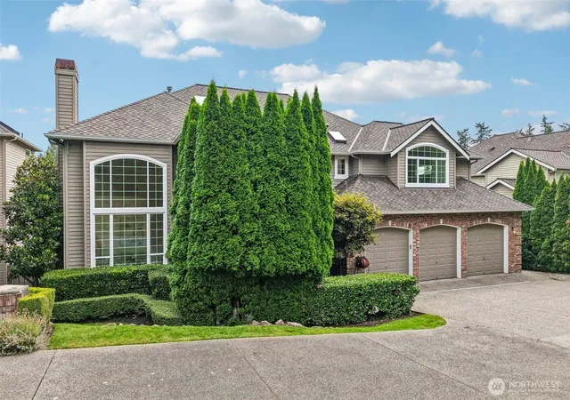 Photo 2 of Mansion for sale at 13611 Northeast 136th Pl, Kirkland, WA 98034 | MLS# NWM2577160 | Listing updated on 2026-10-01